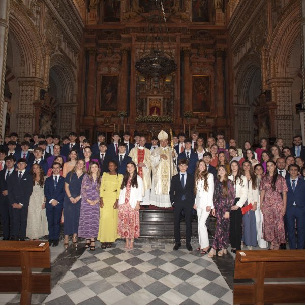Los alumnos de 1º de Bachillerato se Confirman en la Catedral