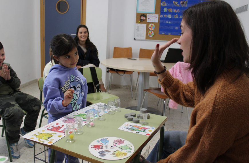 Niños/as y jóvenes continúan aprendiendo a sentir gracias a los talleres en Estrella Azahara