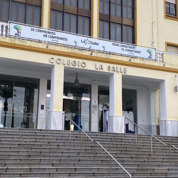 La vida se pasa volando ¿A qué te COMPROMETES? ¿ Hacia donde camina tu vida en este curso del COMPROMISO?