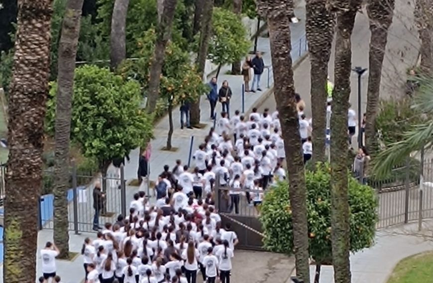 El Cross de Navidad reúne a alumnos, familias y antiguos alumnos en una fiesta de deporte e ilusión