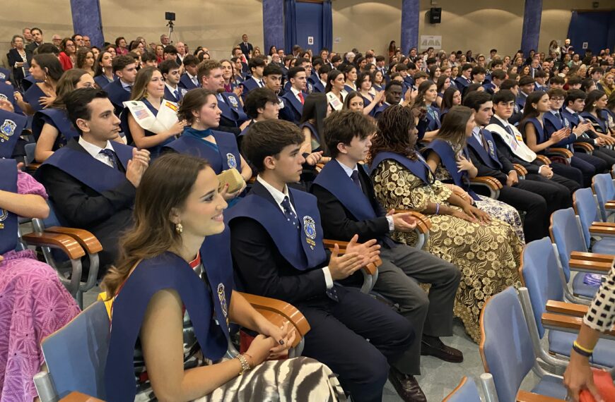 Imposición de Becas e Insignias a los alumnos dde 2º de Bachillerato