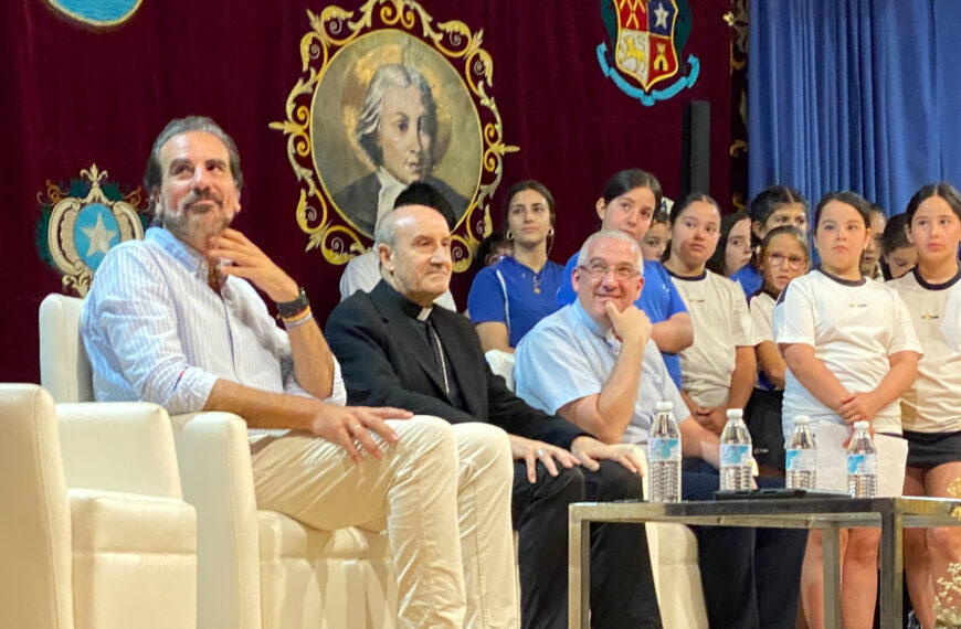 El Colegio recibe la visita del Excmo. y Rvdmo. Sr. D. Jesús Fernández González, obispo de Córdoba